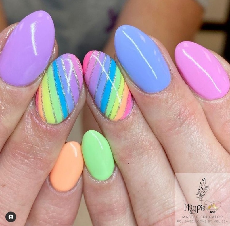 multi colored nails trend 2022