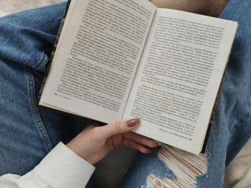 A smarter woman reading